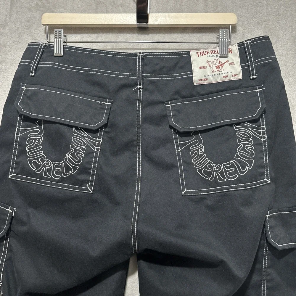 TRUE RELIGION Cargo Pant Sz 34 Horseshoe Outline Graphic Letter Jet Black White